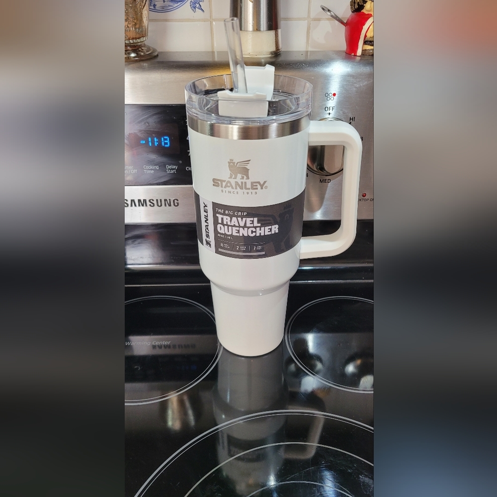 Stanley Travel Quencher in Frost color NWT and HTF
